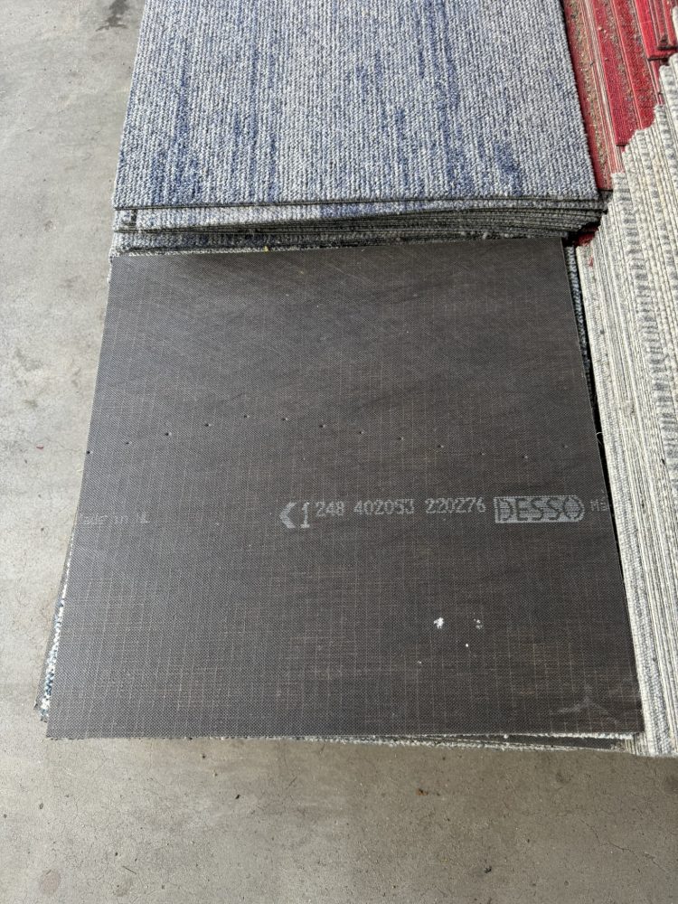 Partij gebruikte tapijttegels grijs/blauw 7.5m2