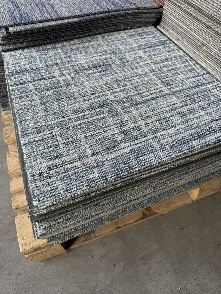 Partij gebruikte tapijttegels grijs/blauw 7.5m2