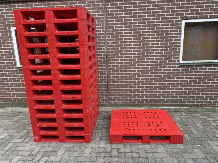 Kunststof pallets-Hygiëne zeer goede staat 1200x1000x1700mm