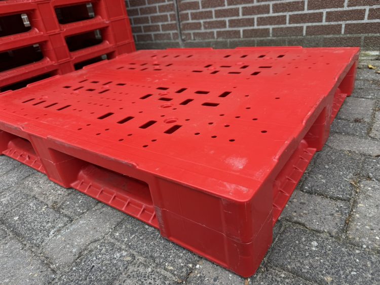 Kunststof pallets-Hygiëne zeer goede staat 1200x1000x1700mm