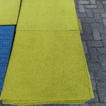 Partij gebruikte tapijttegels groen 30m2