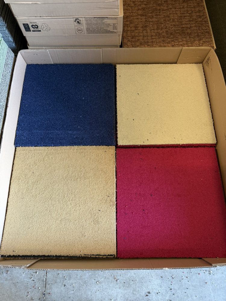 Partij Desso tapijttegels kleuren mix 50x50cm nieuw