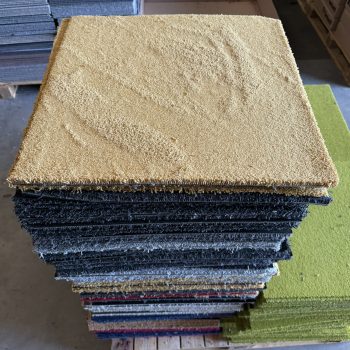 Partij Desso tapijttegels kleuren mix 50x50cm nieuw