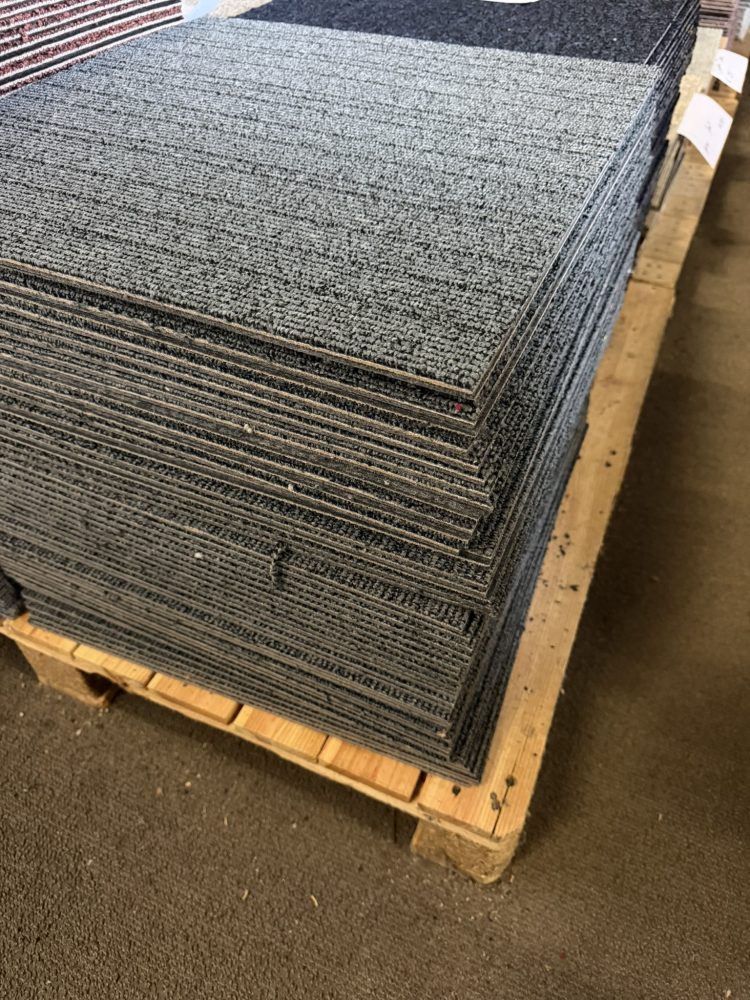 Partij Desso tapijttegels B-keus grijs 50x50cm nieuw #025