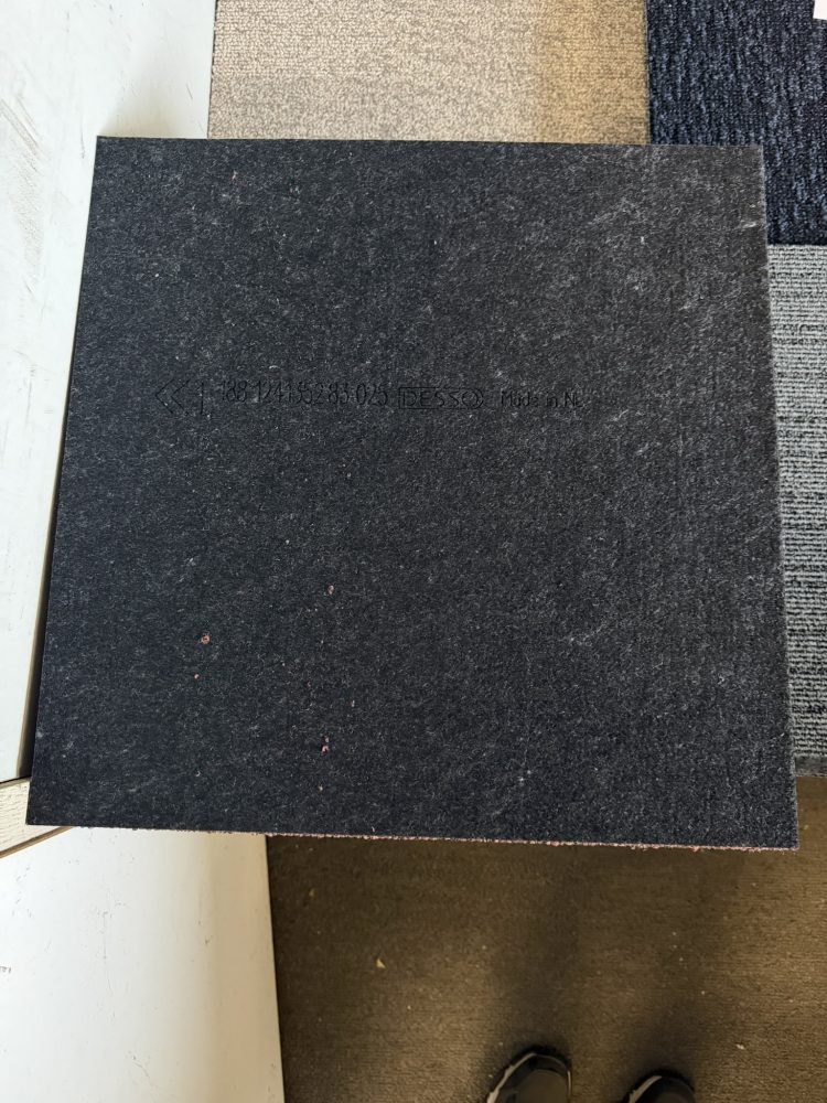 Partij Desso tapijttegels B-keus bruin/rood 50x50cm nieuw 26