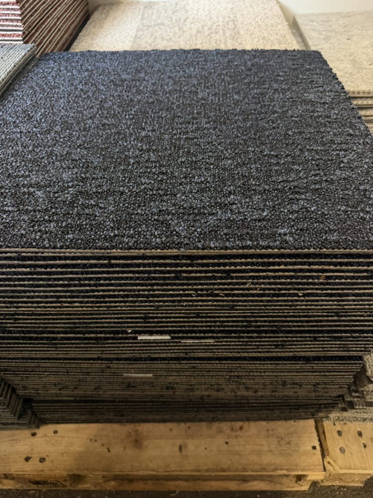 Partij Desso tapijttegels B-keus D. blauw 50x50cm nieuw #027
