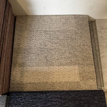 Partij Desso tapijttegels B-keus beige 50x50cm nieuw #028