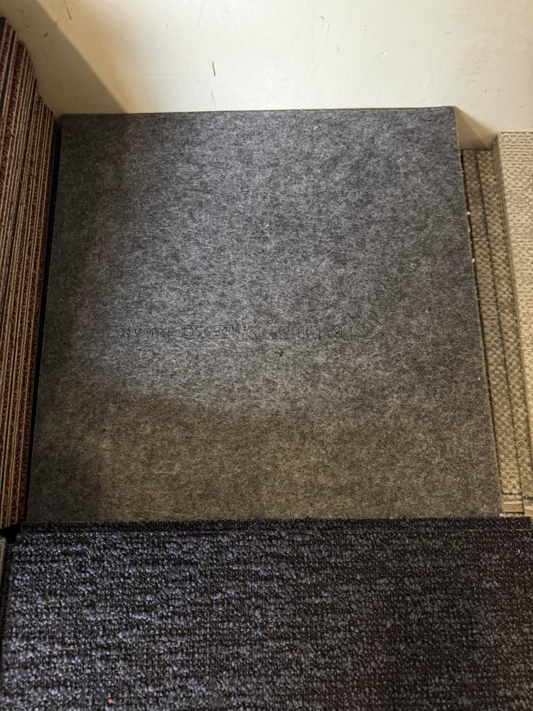 Partij Desso tapijttegels B-keus beige 50x50cm nieuw #028