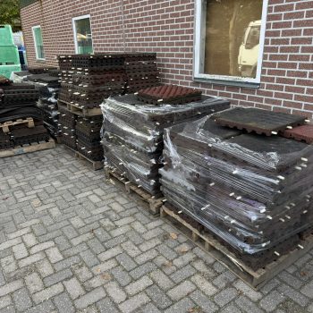 Rubber tegels 4,5cm 50x50 paardenstal, speeltoestellen