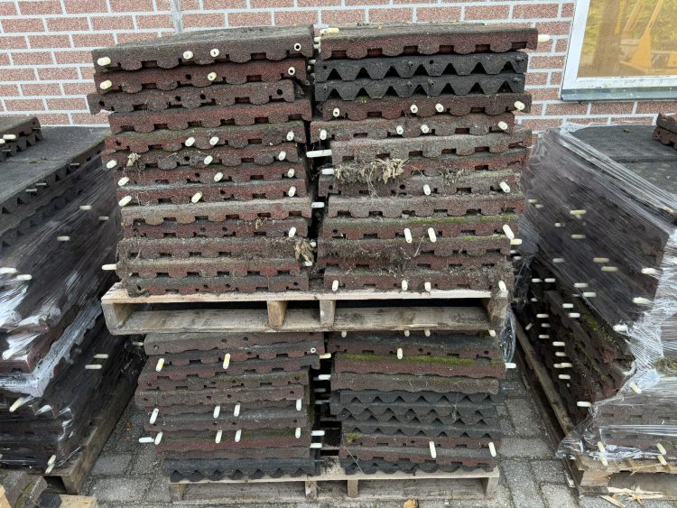 Rubber tegels 4,5cm 50x50 paardenstal, speeltoestellen