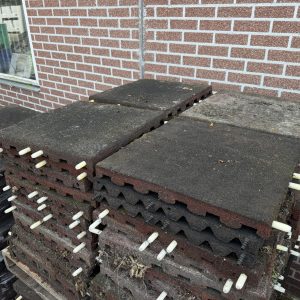 Rubber tegels 4,5cm 50x50 paardenstal, speeltoestellen