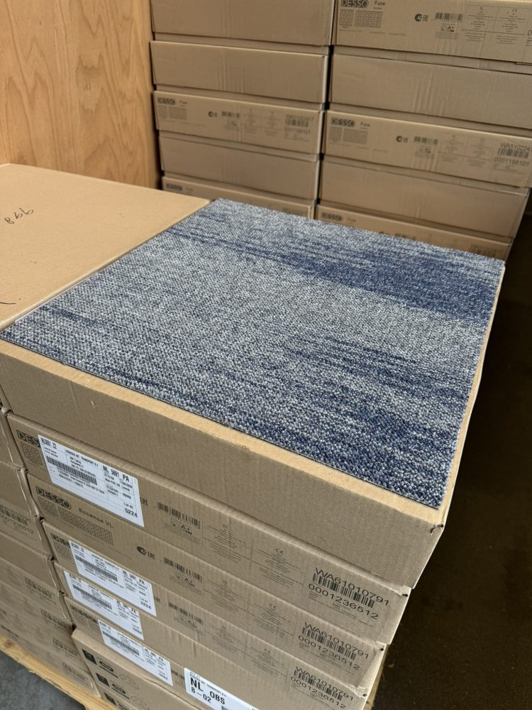 Desso tapijttegels Essence Structure 9507 blauw/grijs 50x50cm nieuw