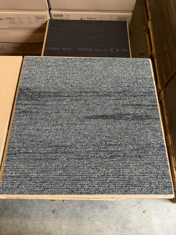 Desso Essence Struc. 9505 Grijs tapijttegels 50x50cm nieuw