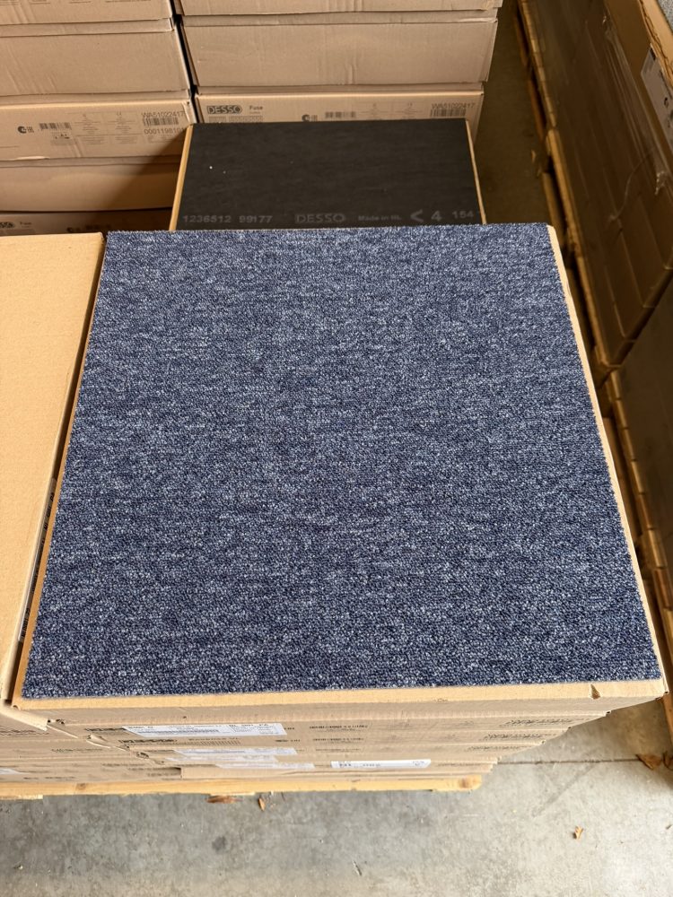 Desso Essence 8803 Blauw 50x50cm tapijttegels nieuw