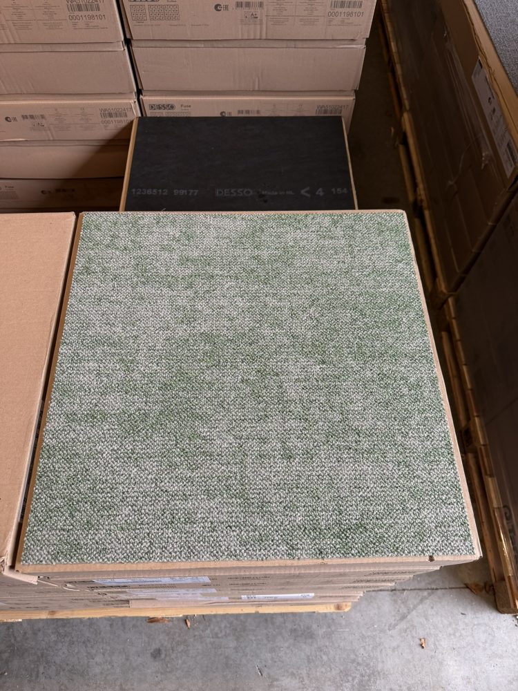 Desso tapijttegels Essence Roots 7284 groen 50x50cm nieuw