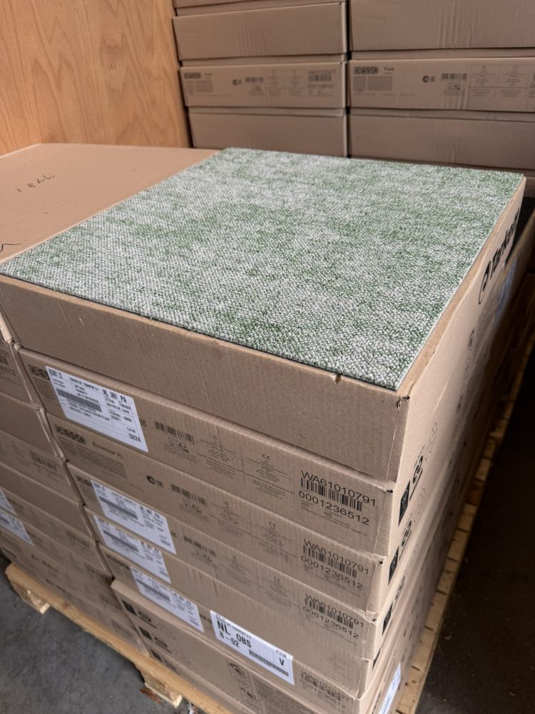 Desso tapijttegels Essence Roots 7284 groen 50x50cm nieuw