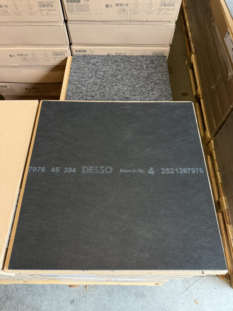 Desso Essence Maze 8431 licht blauw tapijttegels 50x50cm nieuw