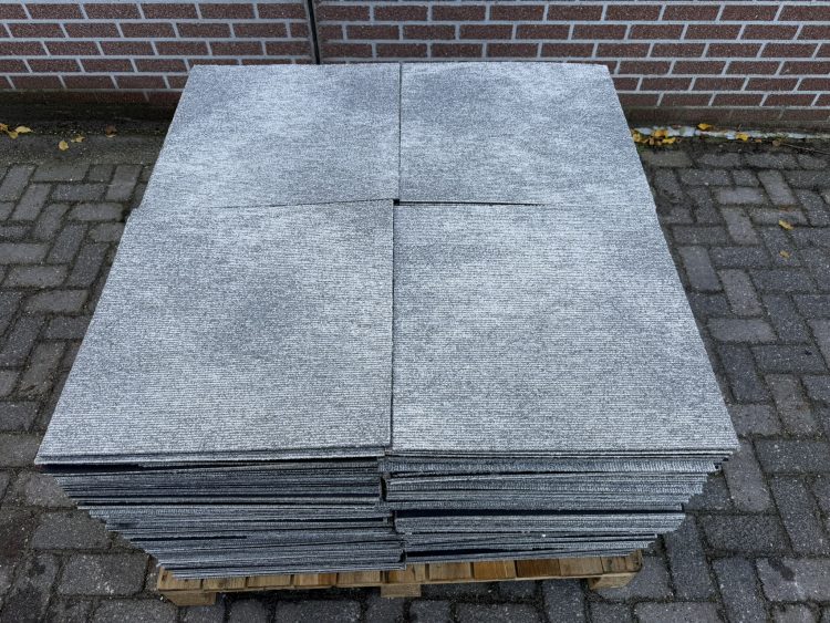 Tapijttegels grijs 50x50 cm gebruikte vloertegels #910