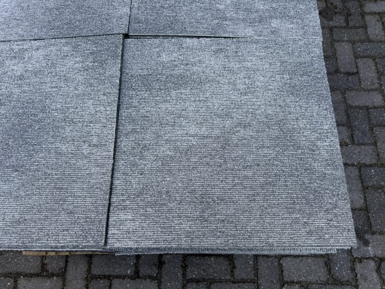 Tapijttegels grijs 50x50 cm gebruikte vloertegels #910