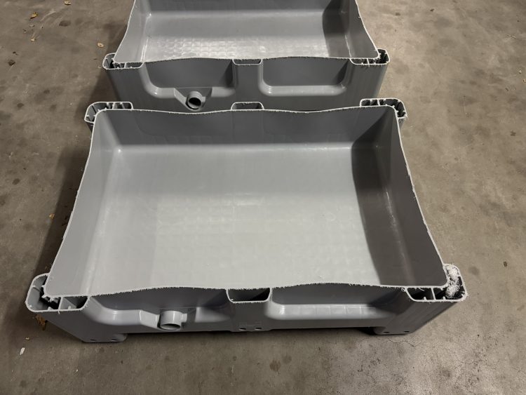 Kunststof palletbox, drinkbak, voerbak, puppybak, waterbak
