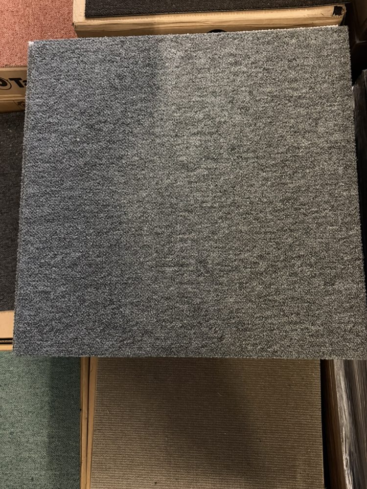 Desso tapijttegels 50x50cm grijs 17m2 B-keus nieuw #030