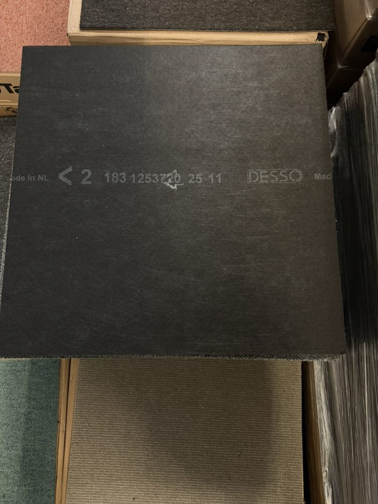 Desso tapijttegels 50x50cm grijs 17m2 B-keus nieuw #030