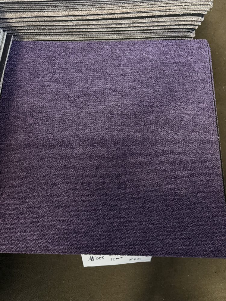 Partij Desso tapijttegels B-keus paars 50x50cm nieuw #031