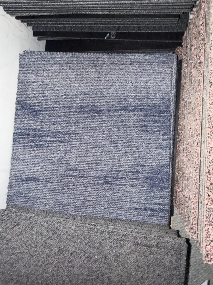 Partij Desso tapijttegels B-keus blauw 50x50cm nieuw #034