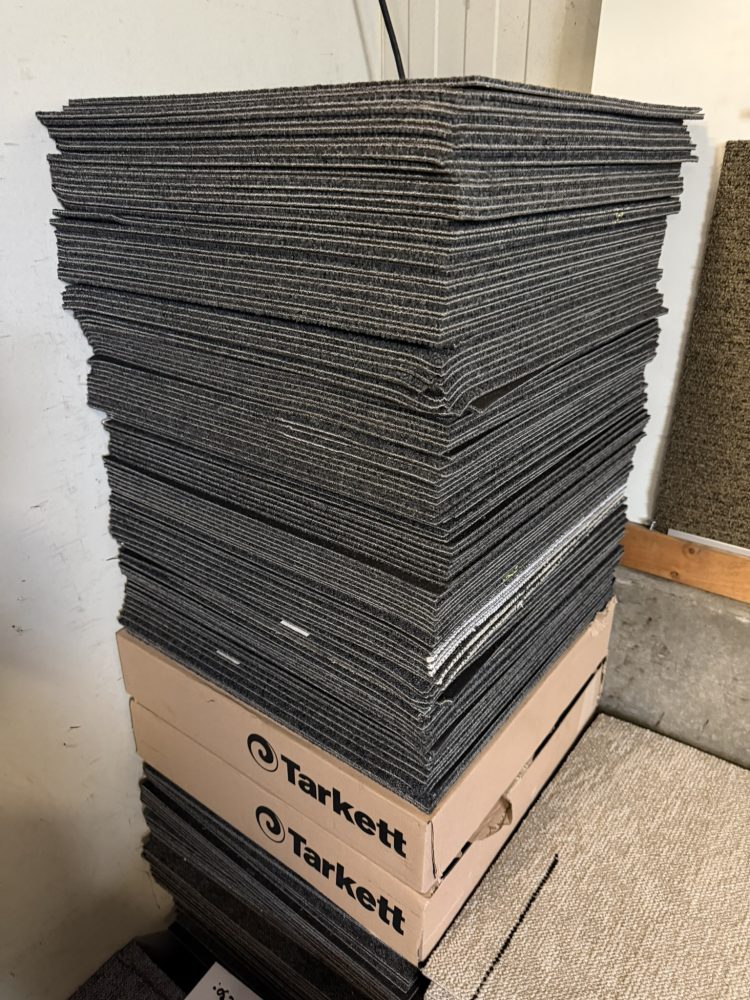 Partij Desso tapijttegels B-keus D. grijs 50x50cm nieuw #035