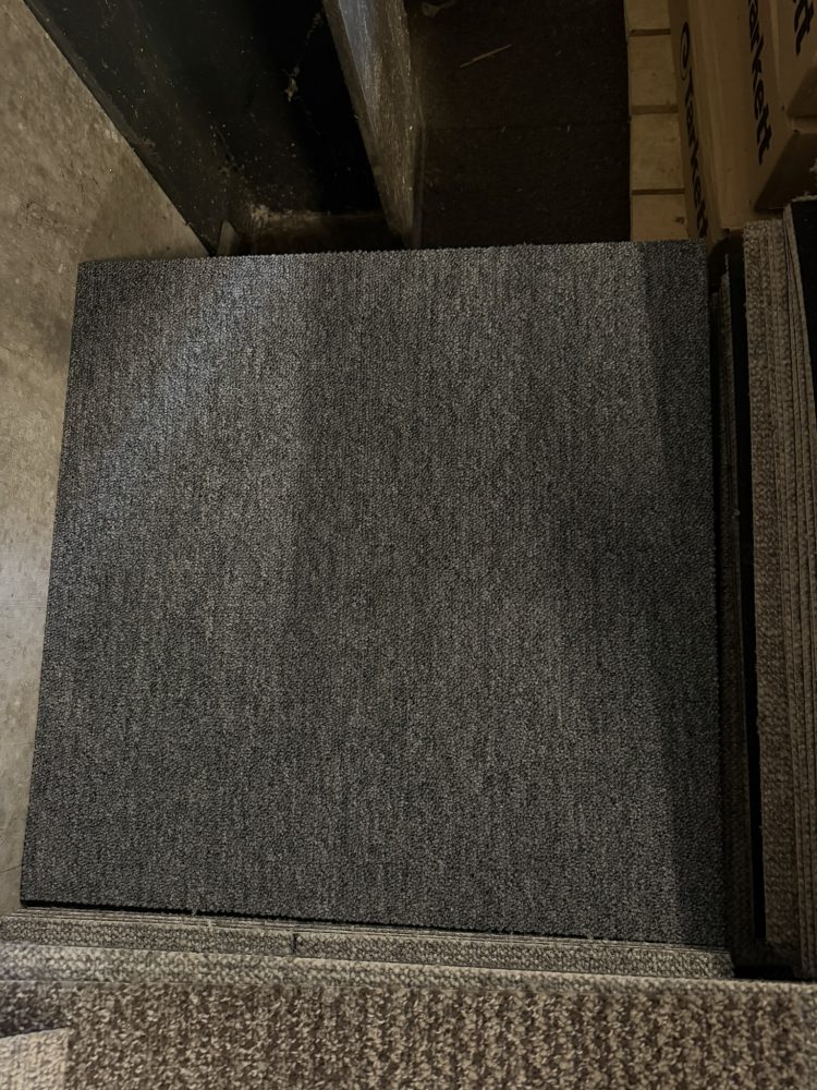 Partij Desso tapijttegels B-keus grijs 50x50cm nieuw #036
