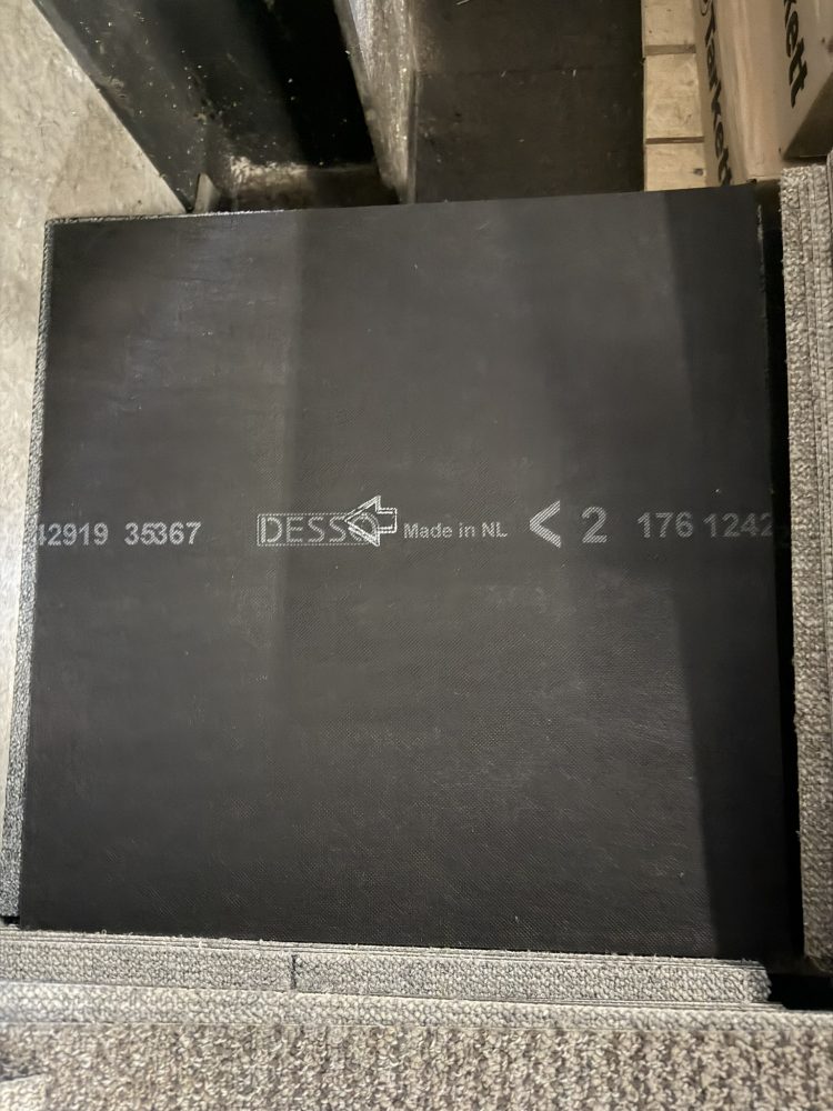Partij Desso tapijttegels B-keus grijs 50x50cm nieuw #036