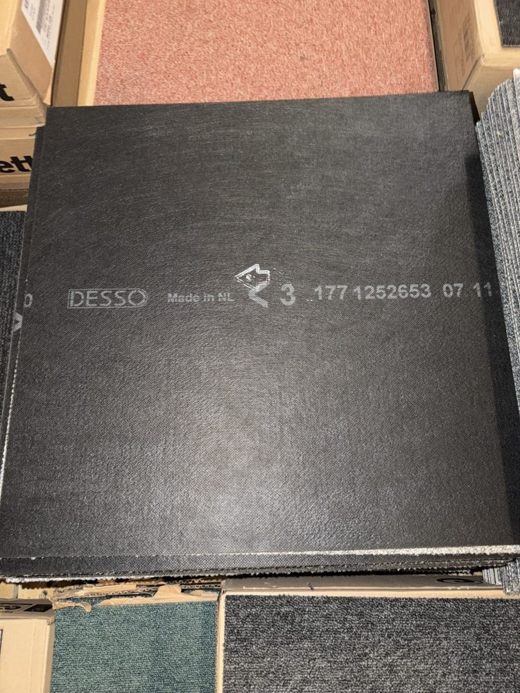 Partij Desso tapijttegels B-keus grijs 50x50cm nieuw #037