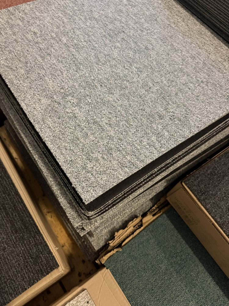 Partij Desso tapijttegels B-keus grijs 50x50cm nieuw #037