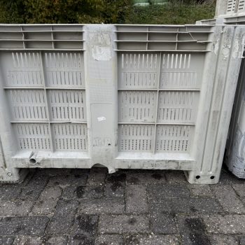 Geperforeerde kunststof palletbox met lichte schade